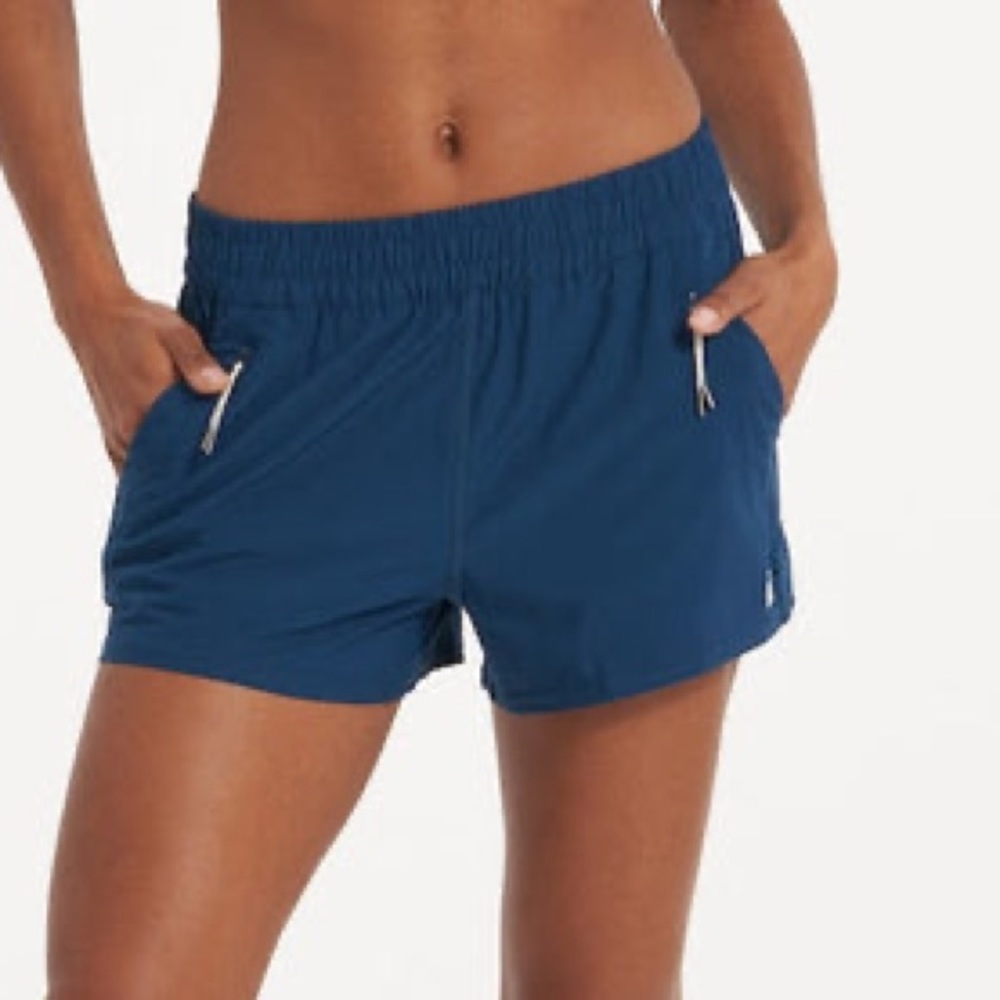 Vuori dash short size small barely worn